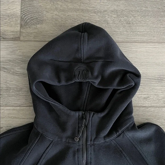 Lululemon Cropped Scuba Hoodie Black
 M/L - Picture 2 of 7